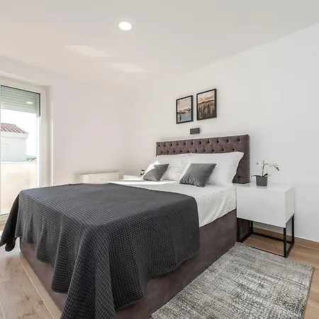 Villa Divino Afflante Pirovac